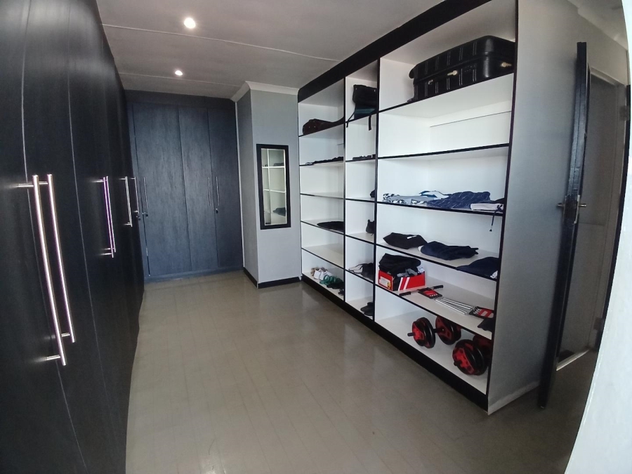 5 Bedroom Property for Sale in De Bakke Western Cape